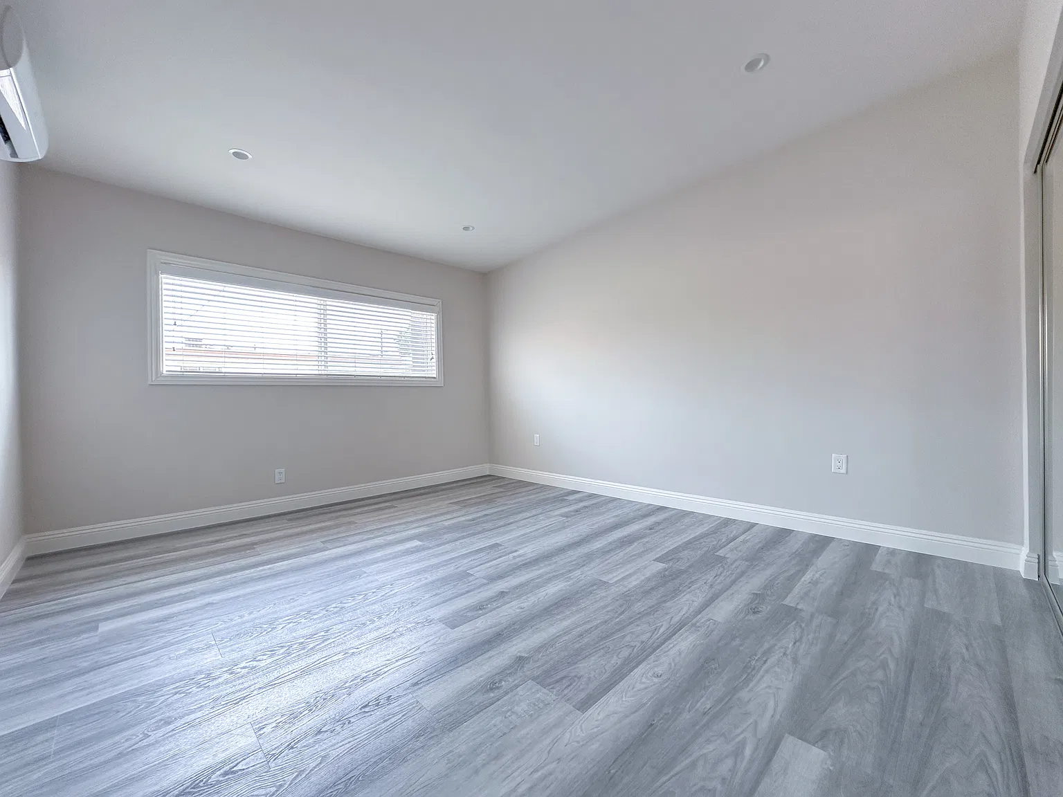 1027 S Atlantic Blvd — Photo 4