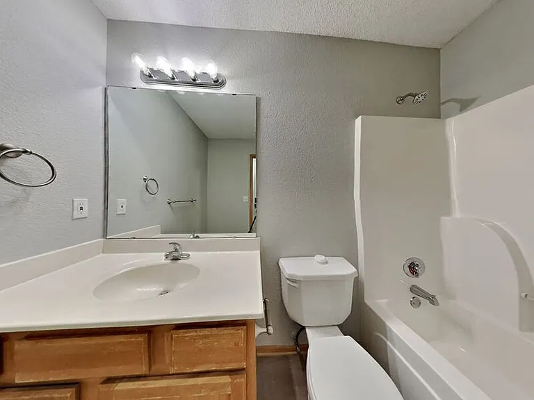 400 NW Woodbury Dr — Photo 23