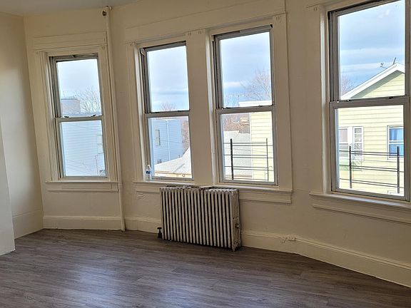 2nd image of 24 William St Floor 3