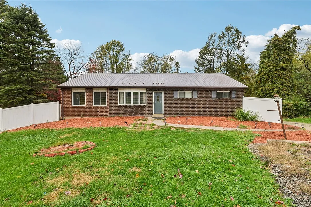 447 Englewood Dr photo 1