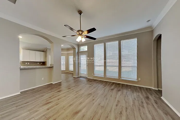 3 bed, 2.0 bath, 2247 sqft, $2,540 — Photo 4
