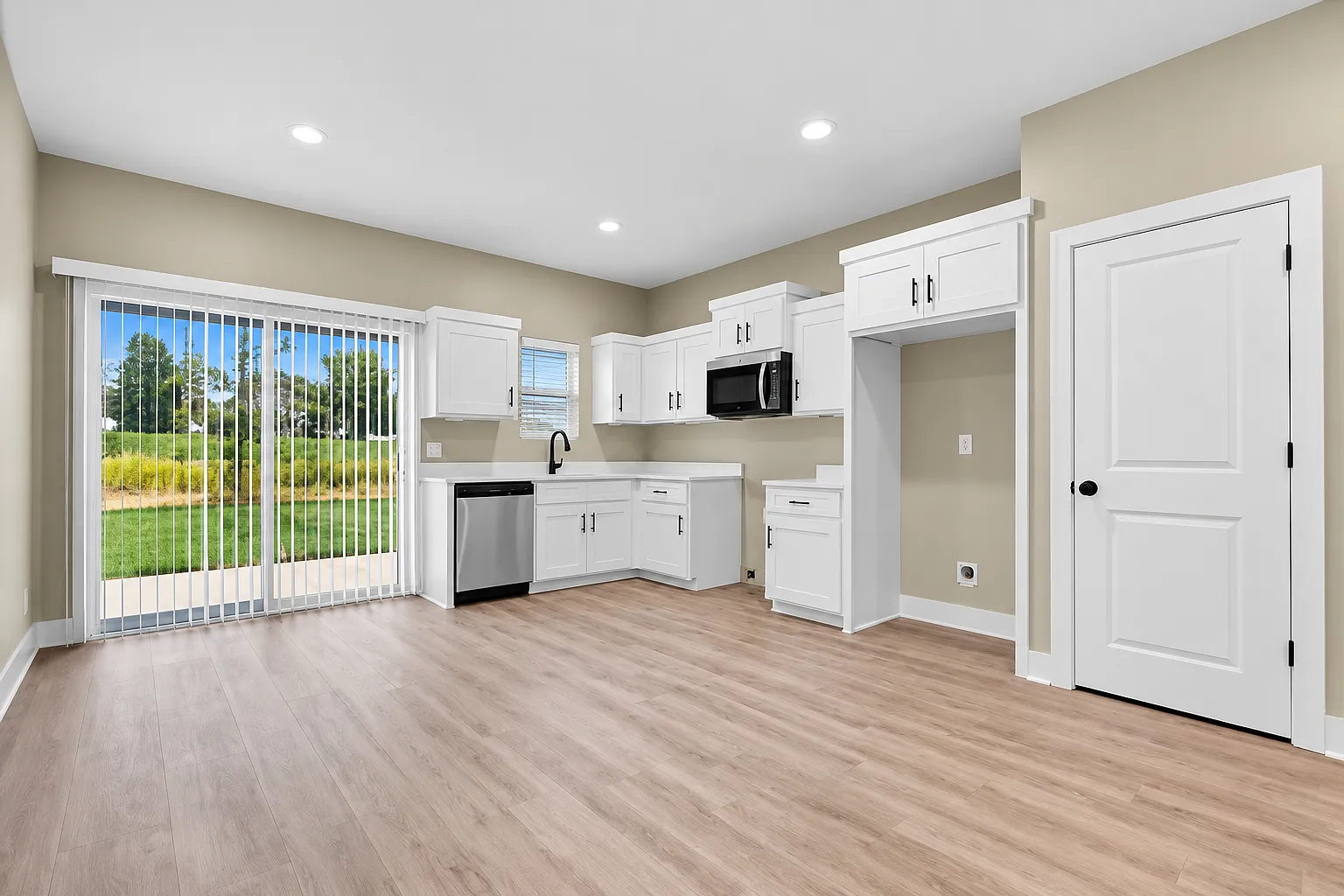 4 bed, 1500 sqft, $2,500 — Photo 3