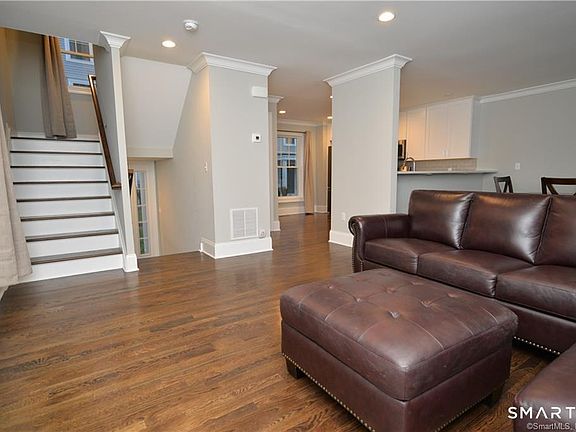 3rd image of 115-71 Colonial Rd
