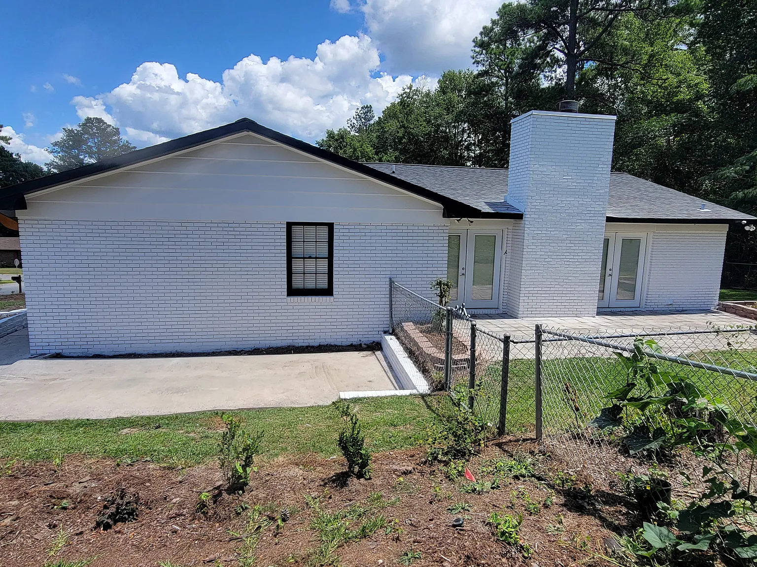 4 bed, 2.5 bath, 1804 sqft, $1,600 — Photo 2