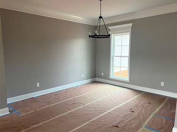 3rd image of 131 Hillgrove Ln