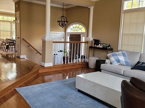 3rd image of 10159 Castlewood Ln
