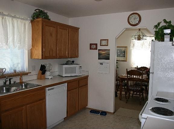 Kitchen, all appliances stay