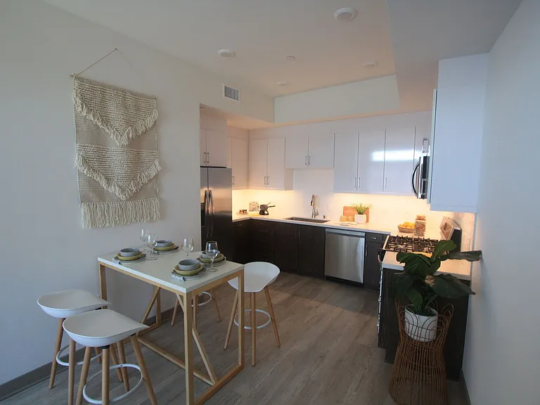 1265 S Stearns Dr — Photo 13