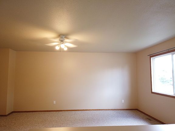 4th image of 9405 102nd Ave