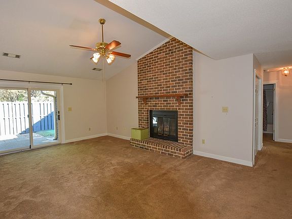 4th image of 202 Woodhaven Ct