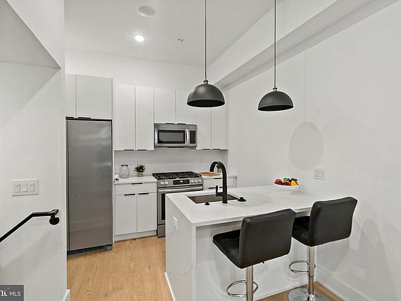 4th image of 1613 Brown St #A