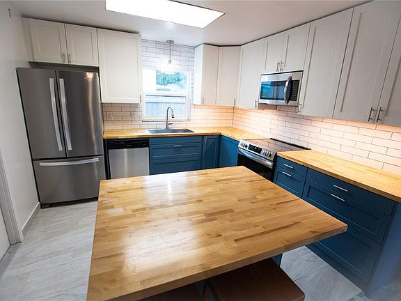 5th image of 526 DORSET CIRCLE