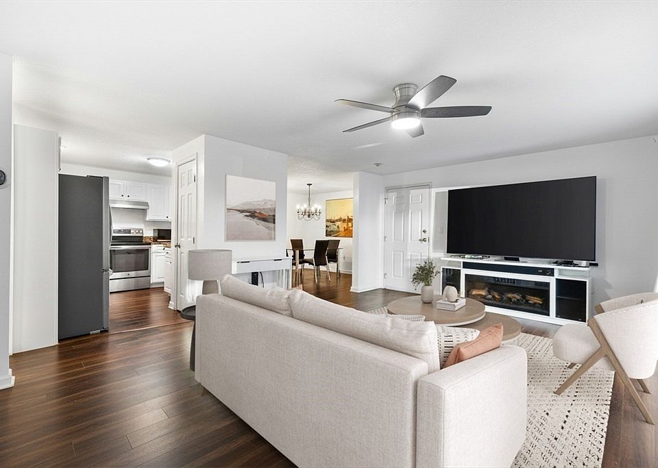 1st image of 14 Bourbon St APT 25