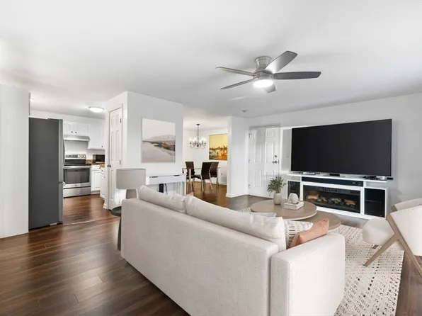 14 Bourbon St APT 25, Peabody, MA 01960