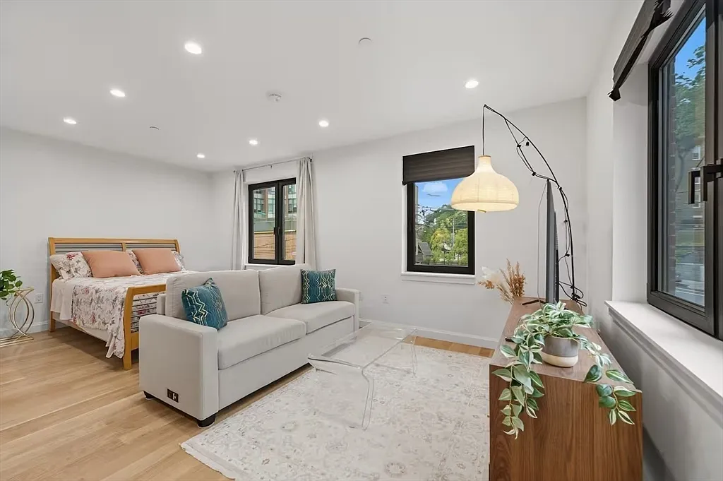Studio, 1.0 bath, 450 sqft, $3,750 — Photo 4