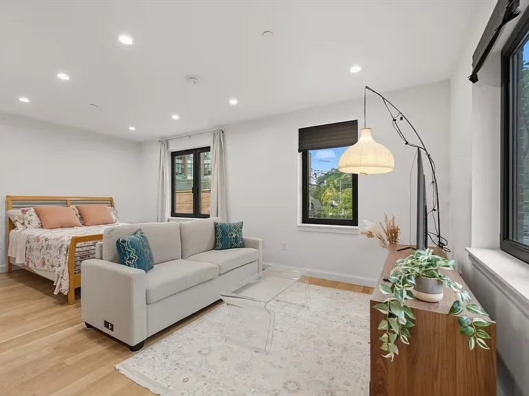 1618 Beacon St #3 — Photo 4