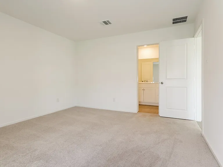 16118 Hatton Dr — Photo 8