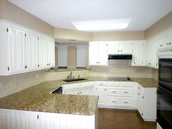 5th image of 4611 Lake Park Dr