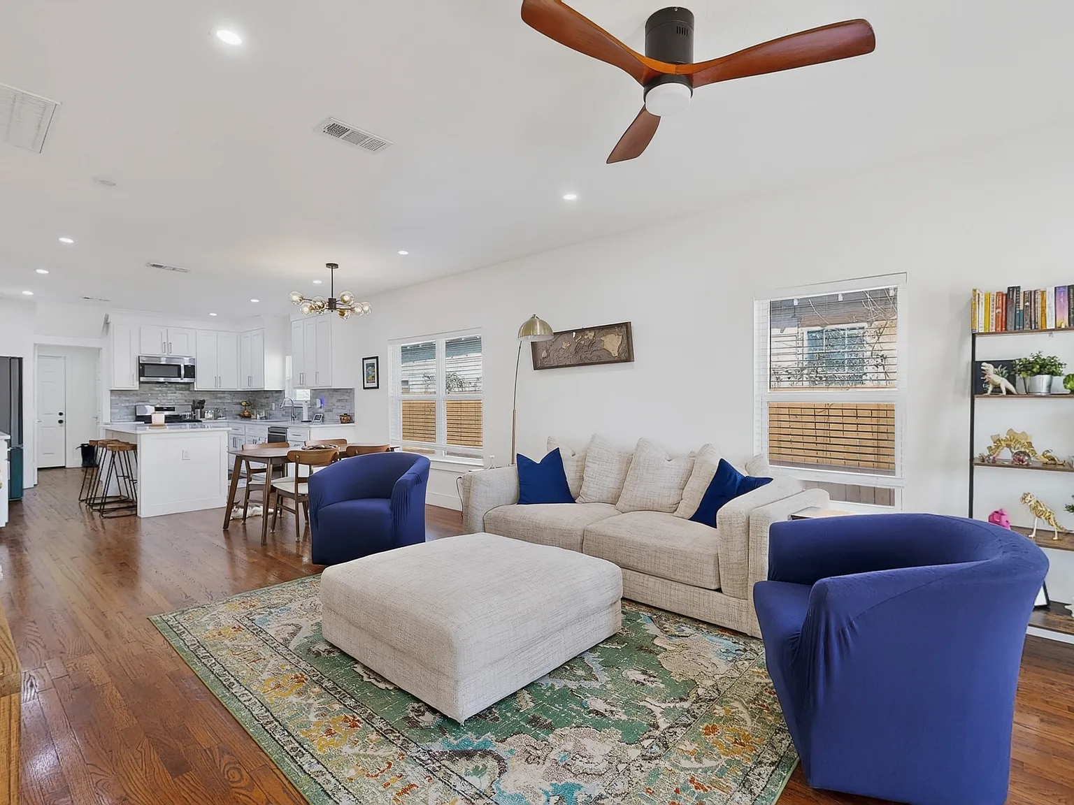 2 bed, 1355 sqft, $2,800 — Photo 3