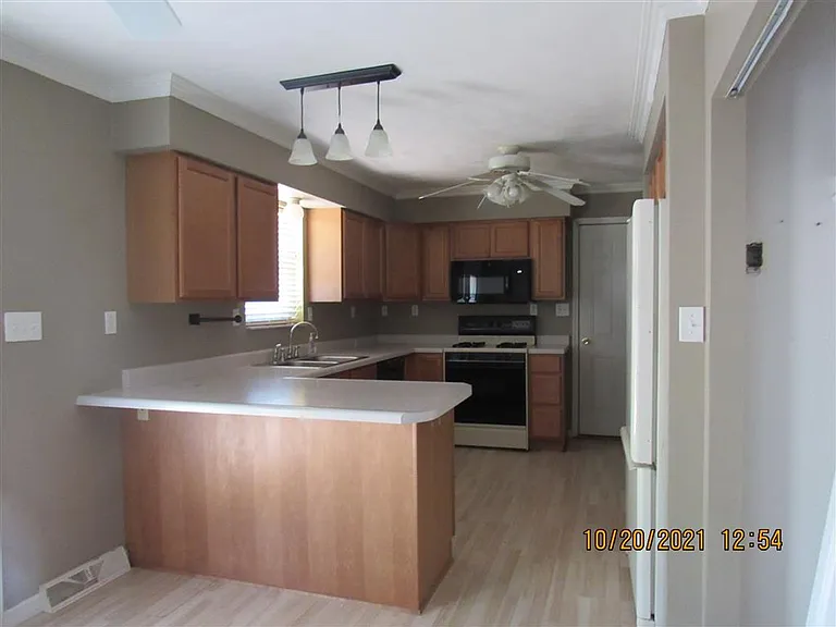 10 Tanbark Dr — Photo 5