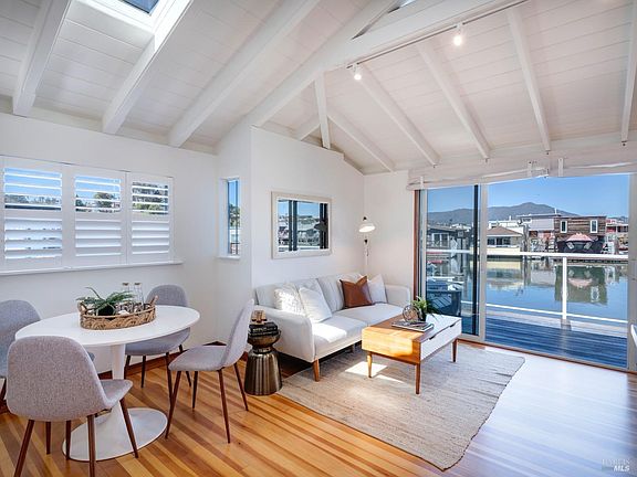 4th image of 46 S 40 Dock