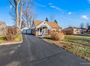 412 W Kensington Rd, Mount Prospect, IL 60056