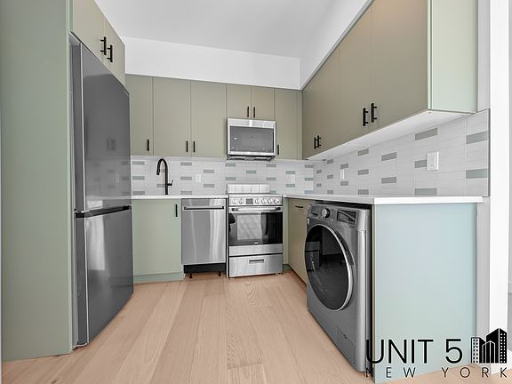 4th image of 1424 Greene Ave #3A