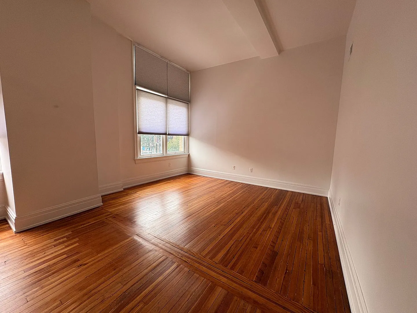 1 E King Street — Photo 3