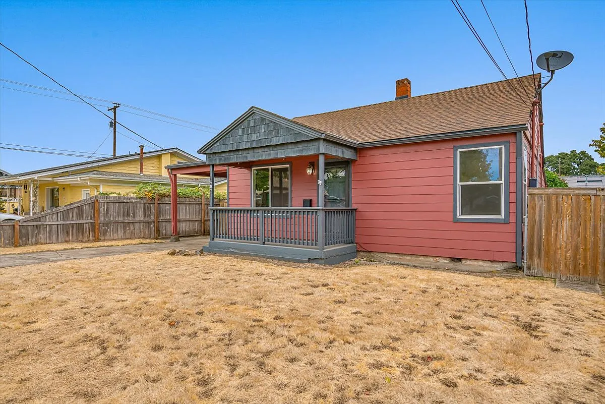 3 bed, $2,200 — Photo 3