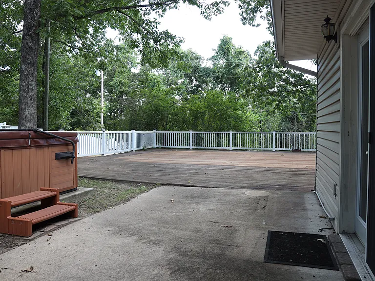 16280 Hardwood Ln — Photo 3