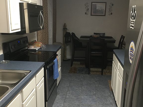 2nd image of 925 Lois Ln
