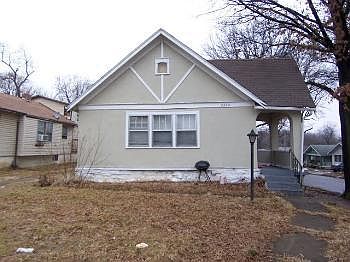 1st image of 2320 E 55th St