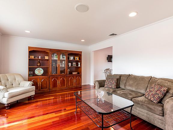 3rd image of 90 Kathleen Dr
