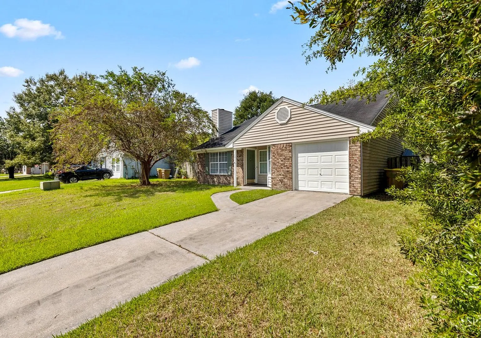 3 Bedroom, 2 Bath Home Within Walking Distance to School/Shopping — Photo 1