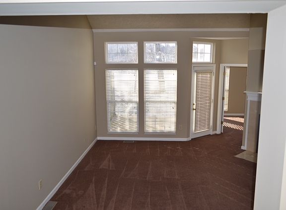 4th image of 250 Elmwood Dr