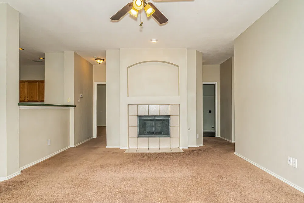 3 bed, 2.0 bath, 1574 sqft, $2,380 — Photo 3