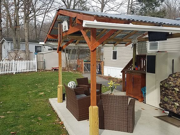 5th image of 507 Silver Maples Dr
