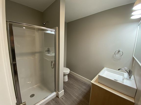 2nd image of 619 Emerald Ave NE APT 1