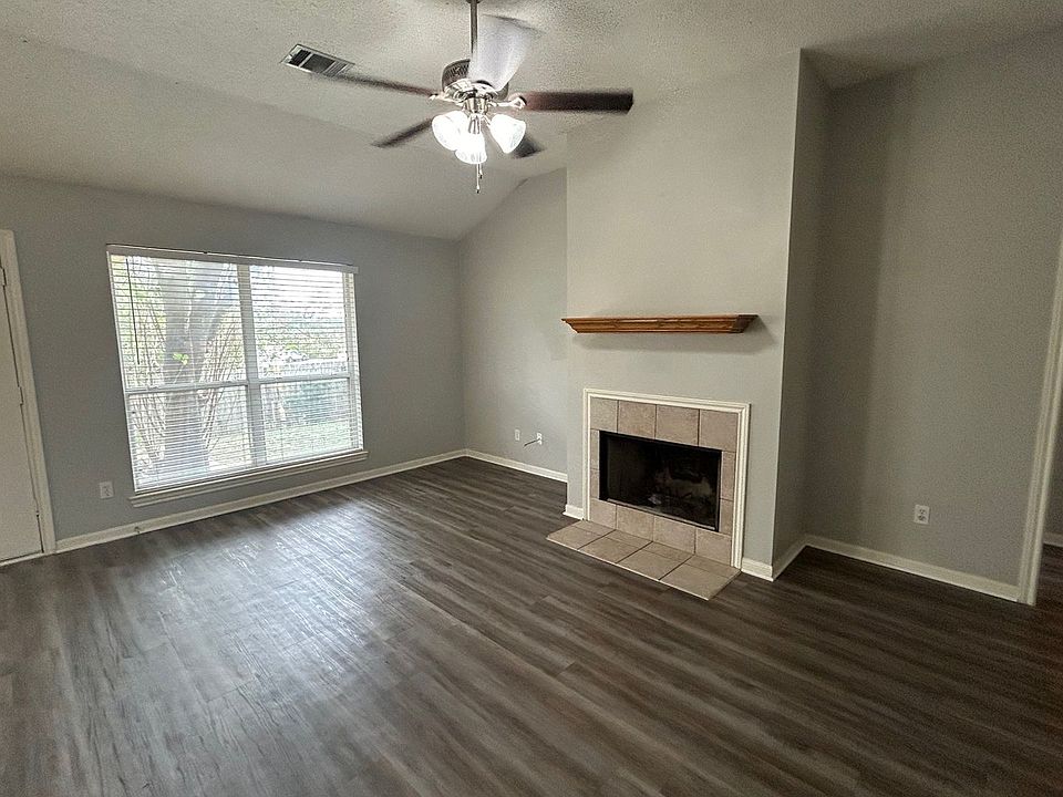 1st image of 948-950 Parkview Cir