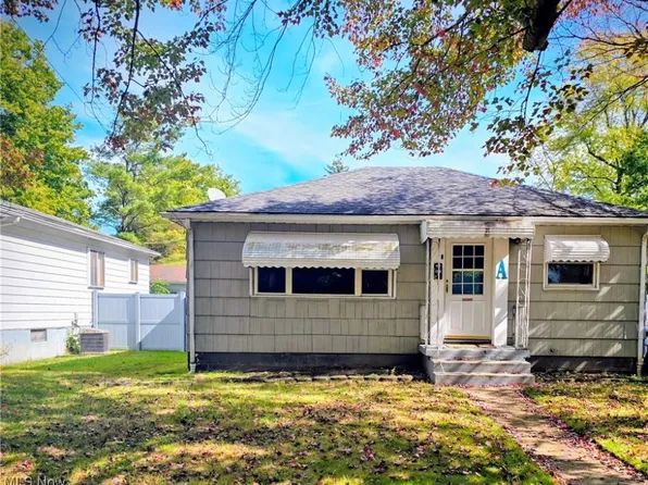 1013 Hardesty Blvd, Akron, OH 44320