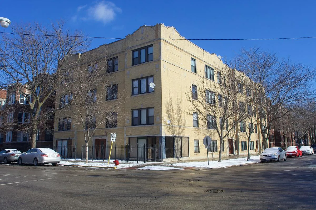 1552 W Arthur Avenue — Photo 1