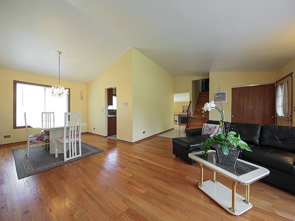 2nd image of 125 Ashford Ln