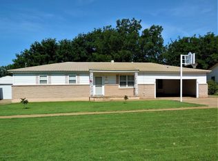 911 S Madden St, Shamrock, TX 79079