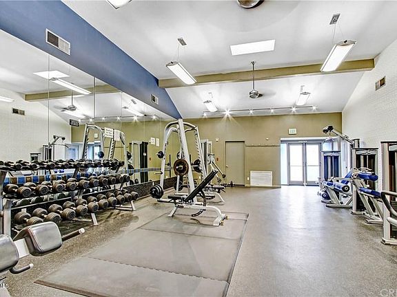 5th image of 5550 Owensmouth Ave APT 321