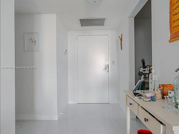 2nd image of 2501 Parkview Dr #1111