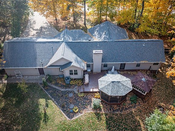 2nd image of 834 Kingman Ct