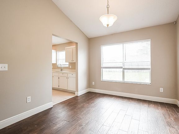 5th image of 929 Old Mail Ln