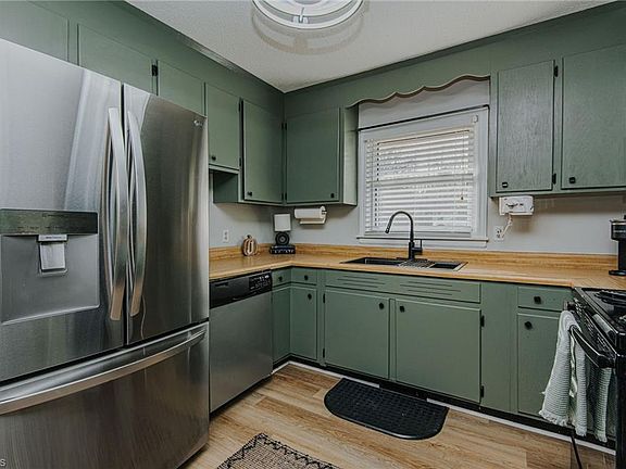 4th image of 1857 Robinhood Dr