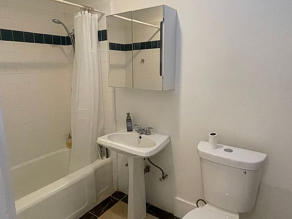 4th image of 515 E 22nd St APT 3