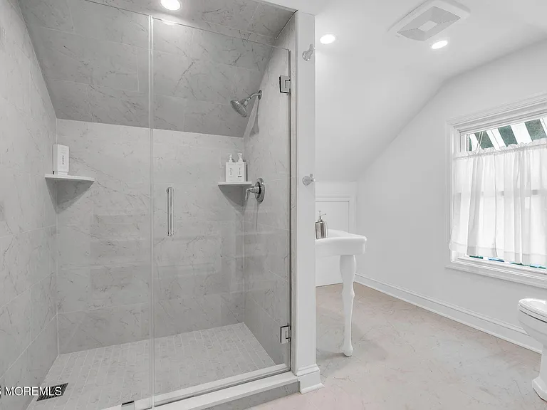 566 Prospect Ave — Photo 37